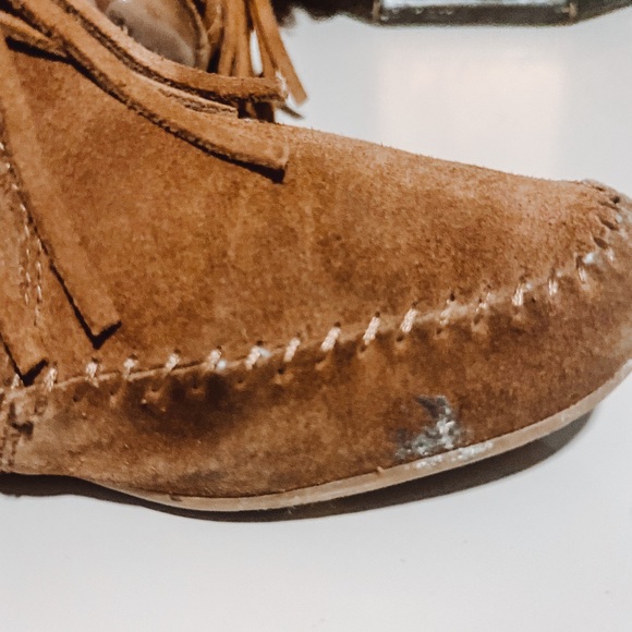 Boho Hippie Fringed 3-Tier Minnetonka Suede Boots - Picture 10 of 10